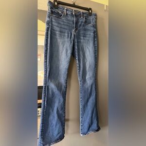 American Eagle Outfitters Straight-Leg Jeans in Medium Wash Blue